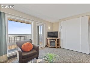 171 SW HIGHWAY 101 207