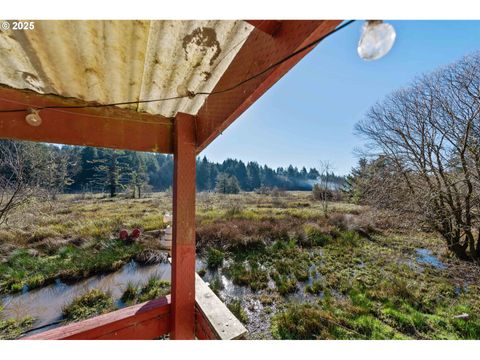 A home in Coos Bay