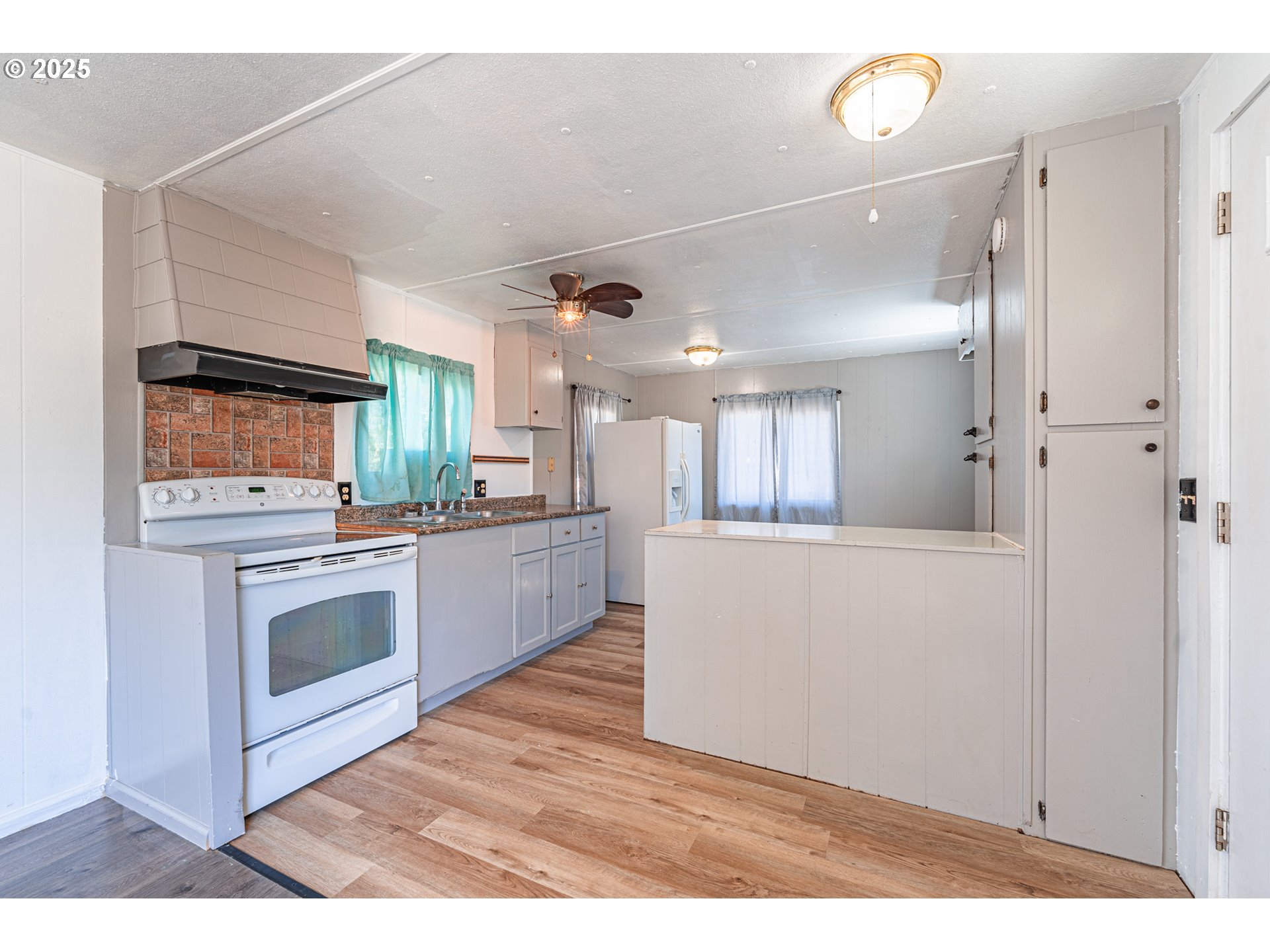 34956 SEAVEY LOOP RD 11