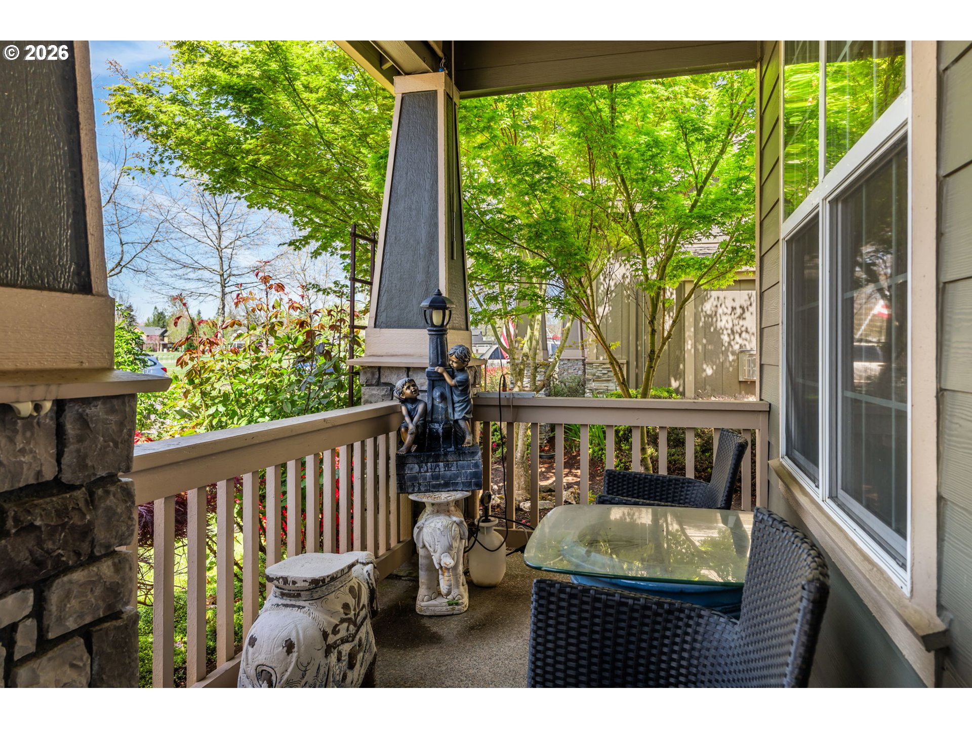 857 THRONE DR