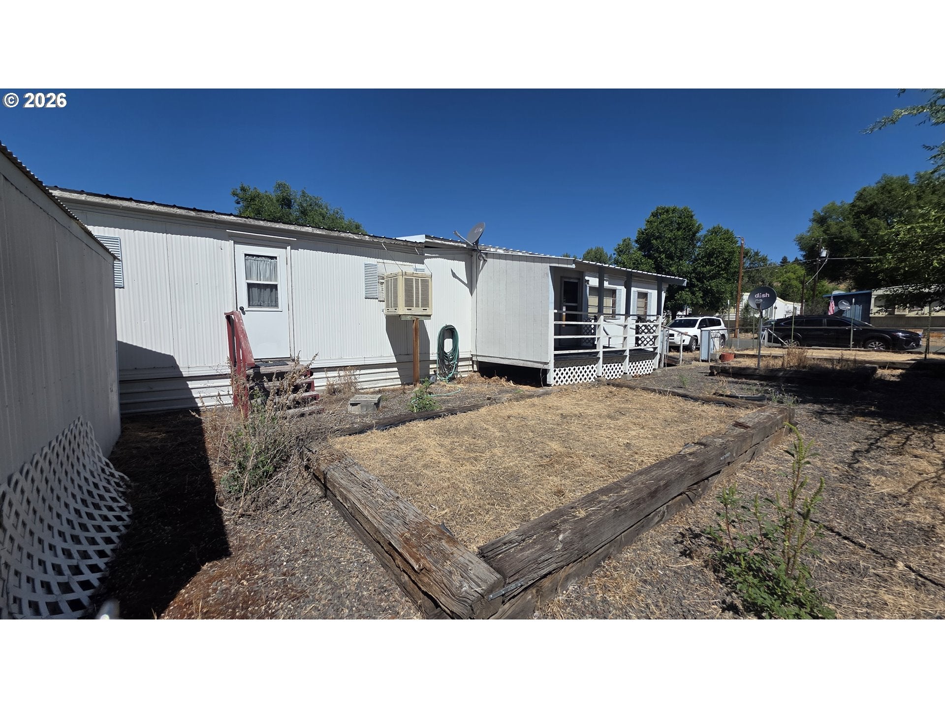 677 W Main ST 83