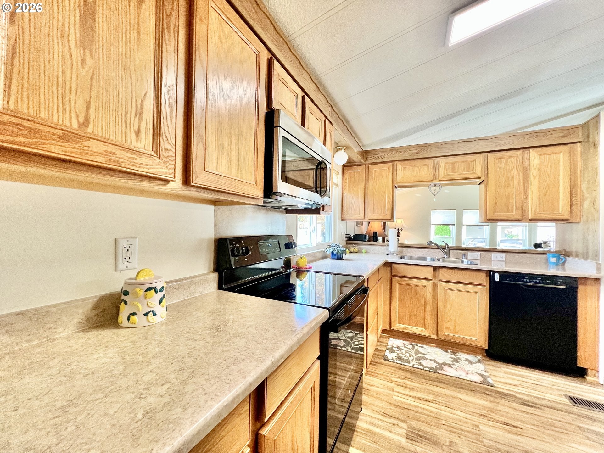 1602 NE Riverside DR 63