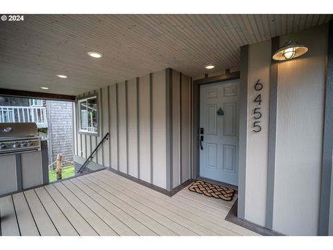 A home in Yachats