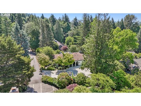 4043 SW WESTDALE DR Portland OR 97221