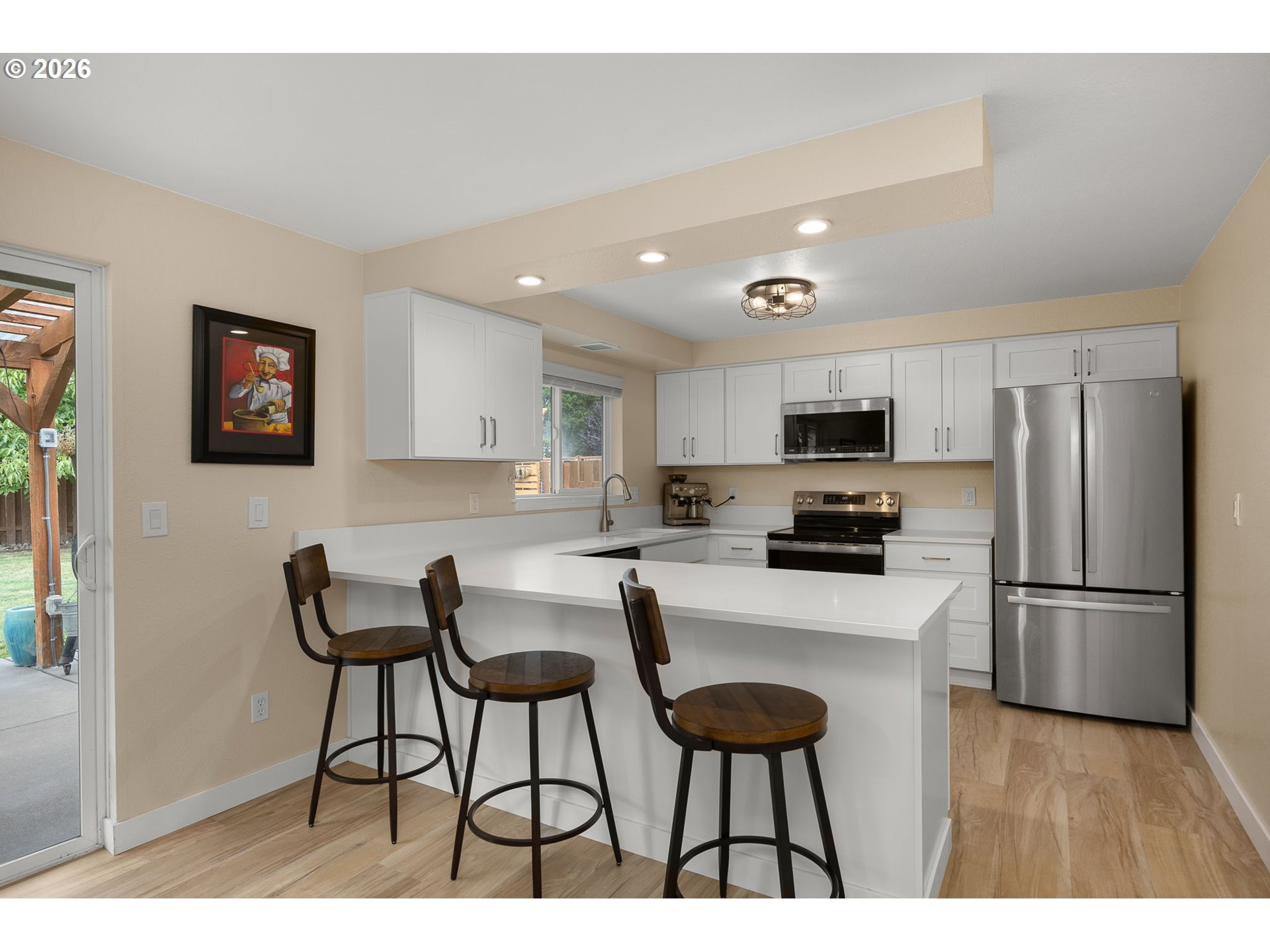 605 E FOOTHILLS DR