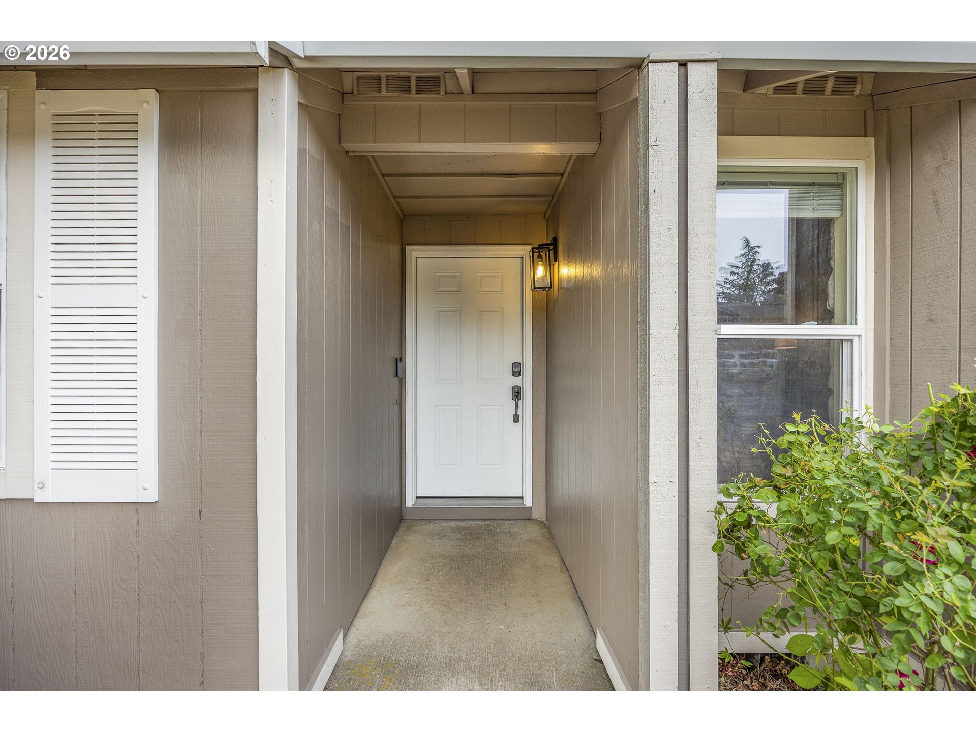 605 E FOOTHILLS DR