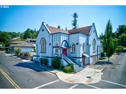 809 SE MAIN ST Roseburg OR 97470