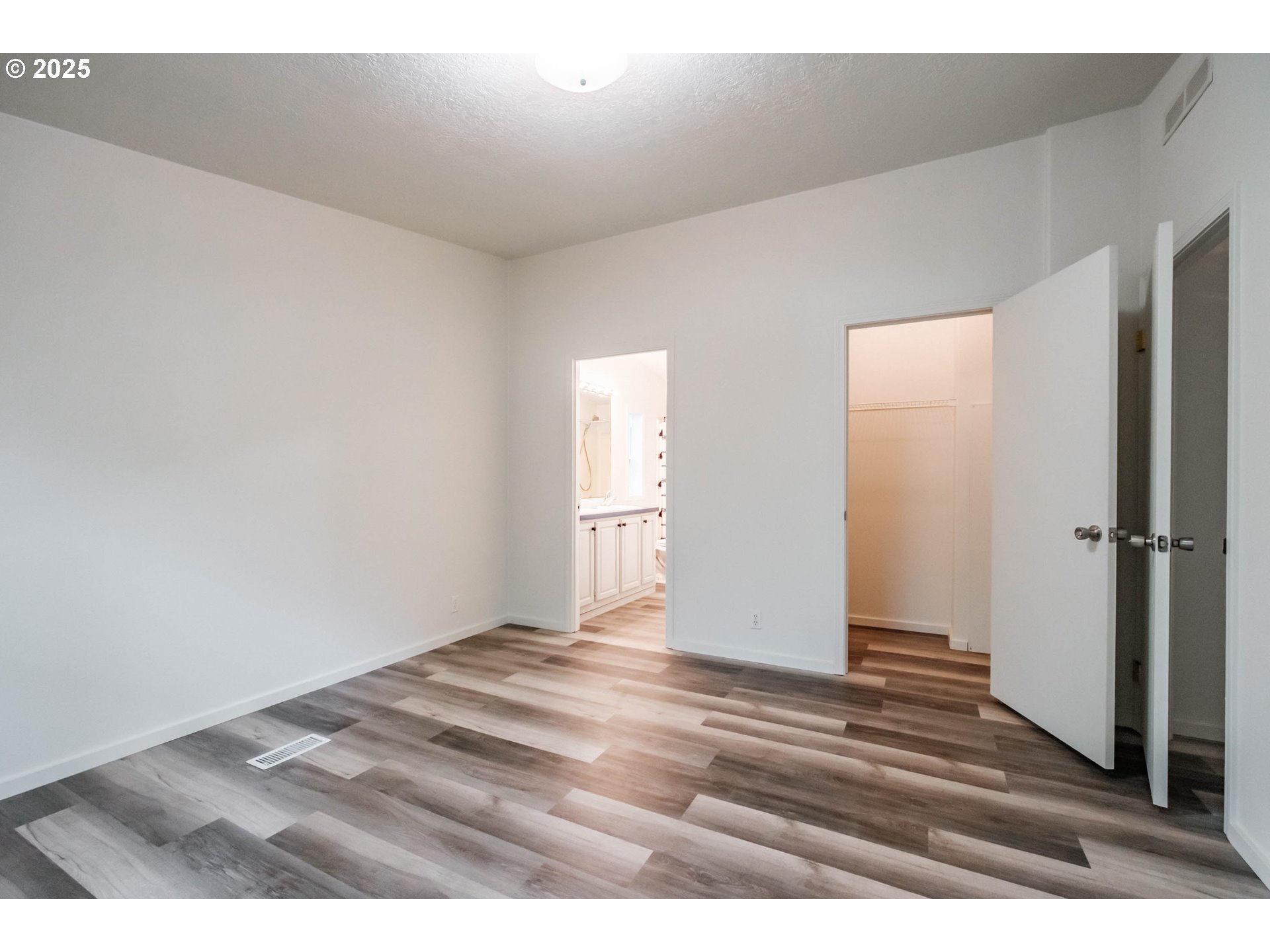 Woodburn, Oregon 97071, United States, 3 Bedrooms Bedrooms, ,2 BathroomsBathrooms,Residential,Active,164460