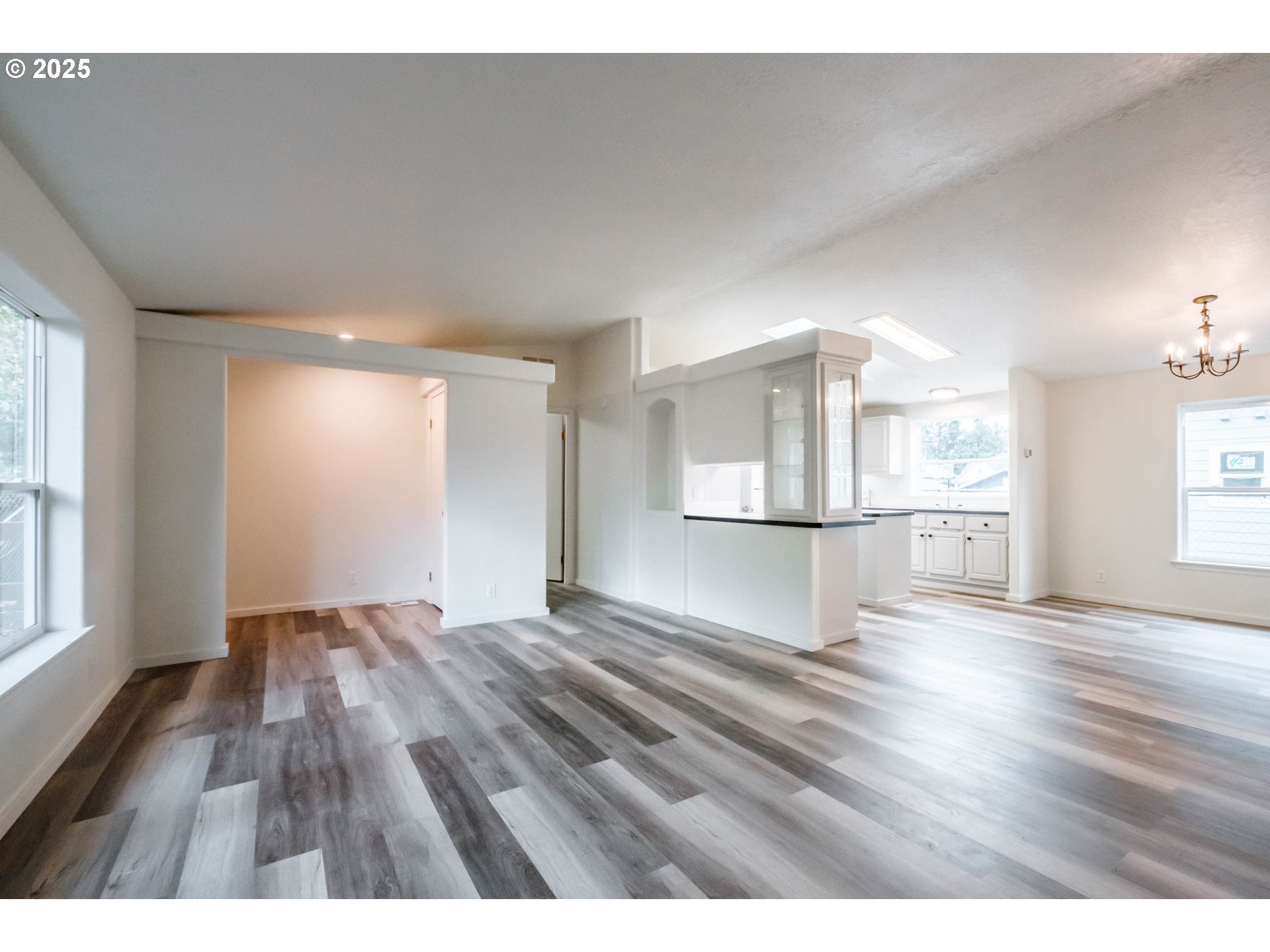 Woodburn, Oregon 97071, United States, 3 Bedrooms Bedrooms, ,2 BathroomsBathrooms,Residential,Active,164460