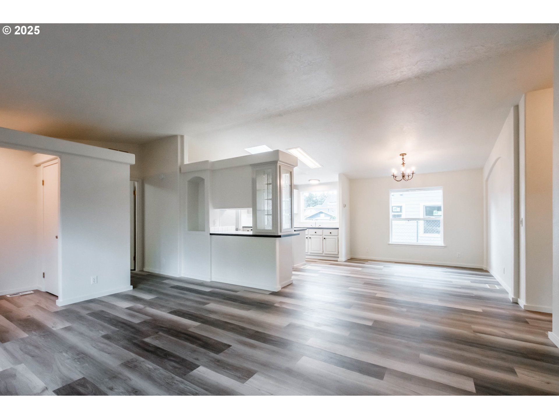 Woodburn, Oregon 97071, United States, 3 Bedrooms Bedrooms, ,2 BathroomsBathrooms,Residential,Active,164460