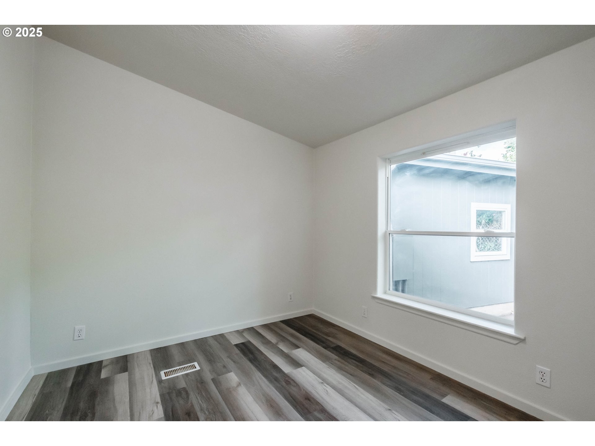 Woodburn, Oregon 97071, United States, 3 Bedrooms Bedrooms, ,2 BathroomsBathrooms,Residential,Active,164460