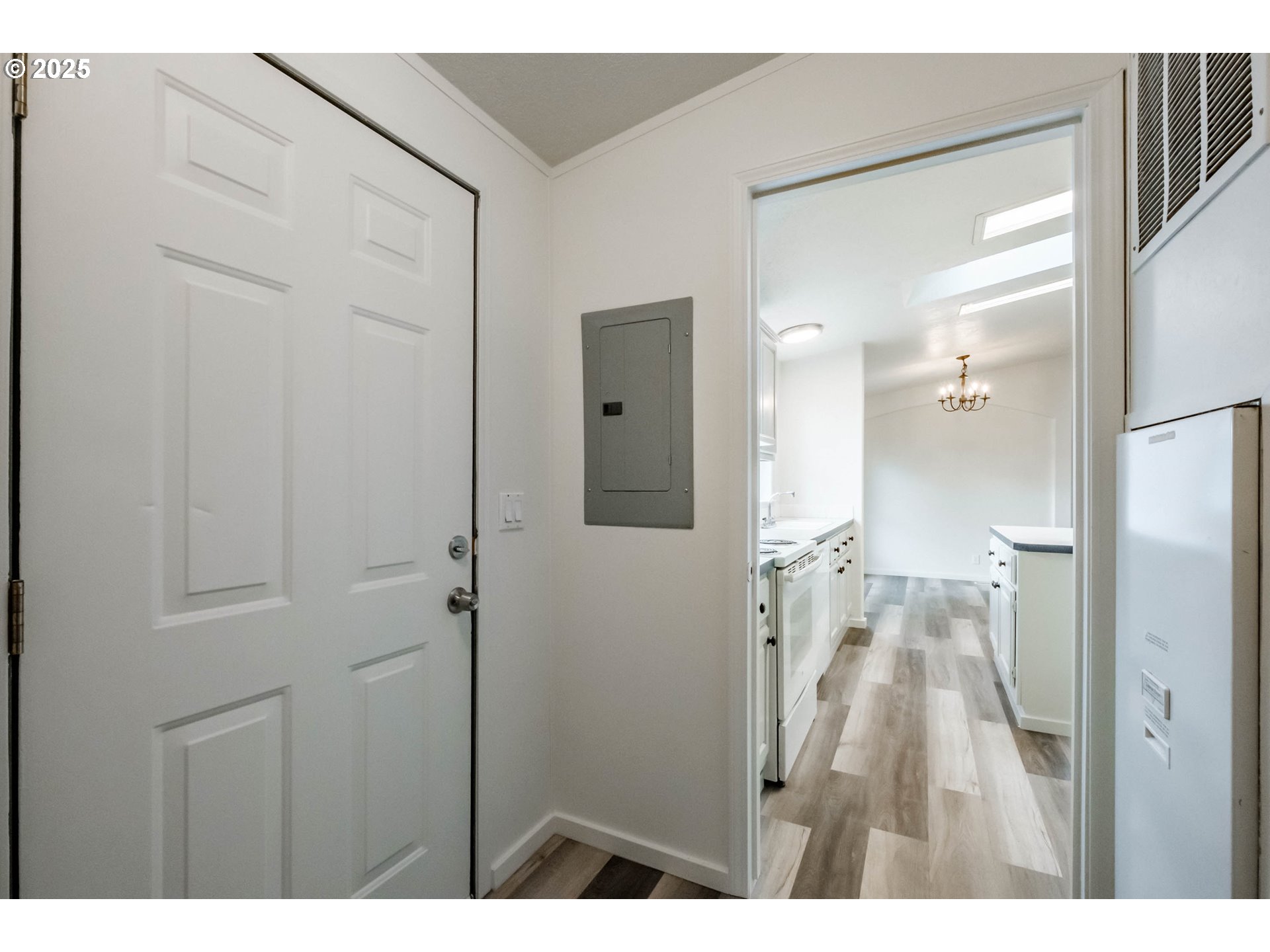 Woodburn, Oregon 97071, United States, 3 Bedrooms Bedrooms, ,2 BathroomsBathrooms,Residential,Active,164460