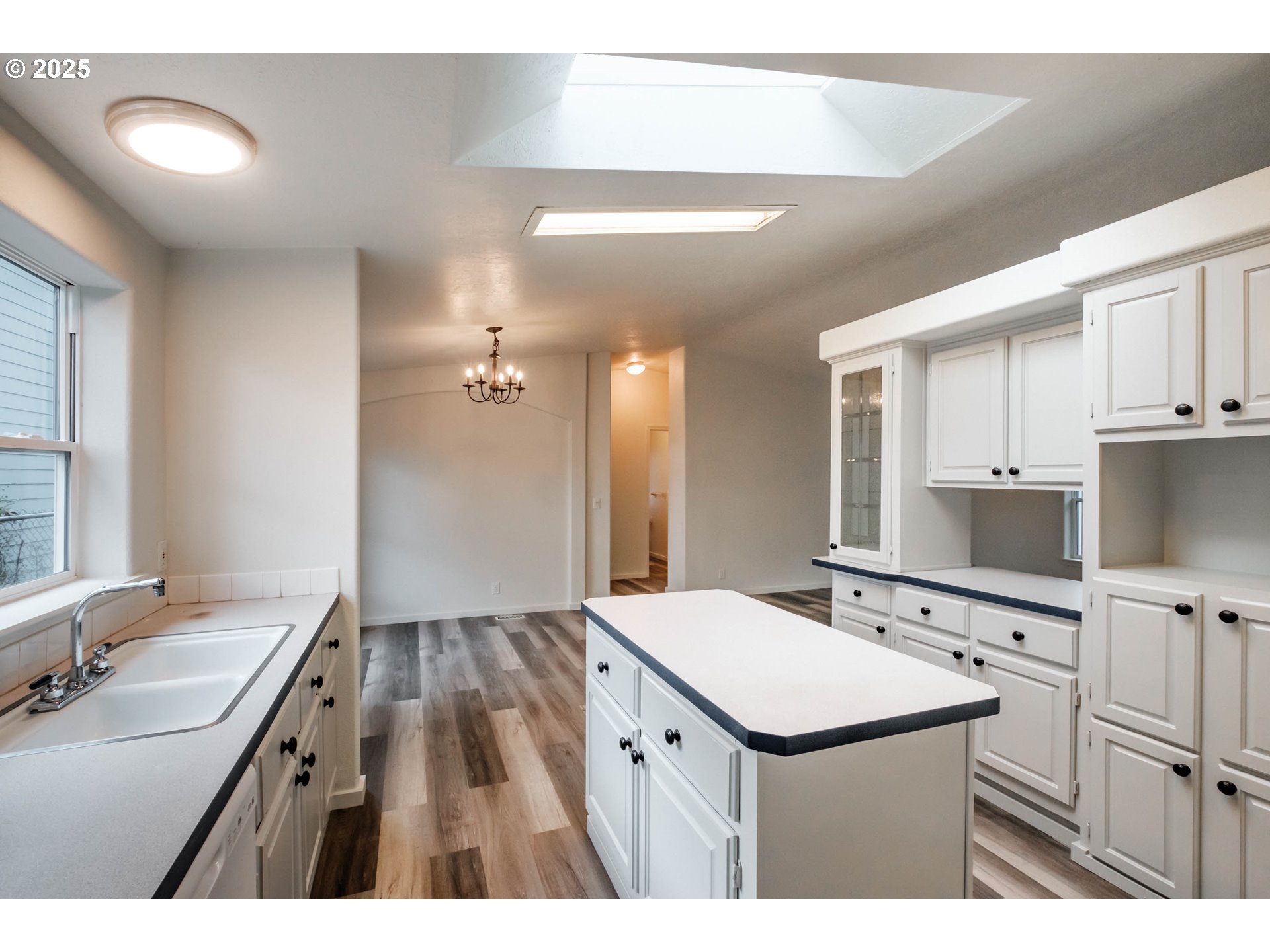 Woodburn, Oregon 97071, United States, 3 Bedrooms Bedrooms, ,2 BathroomsBathrooms,Residential,Active,164460