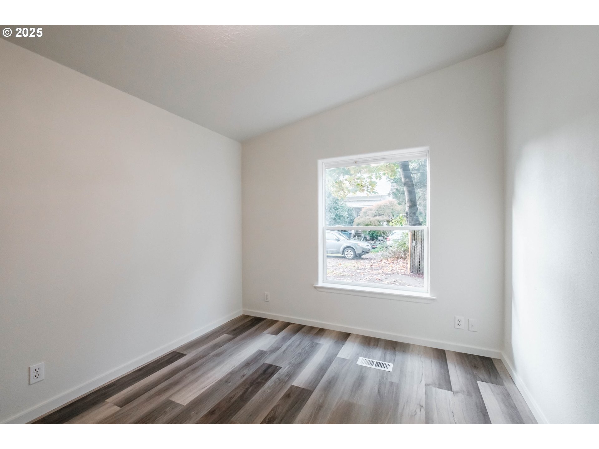 Woodburn, Oregon 97071, United States, 3 Bedrooms Bedrooms, ,2 BathroomsBathrooms,Residential,Active,164460