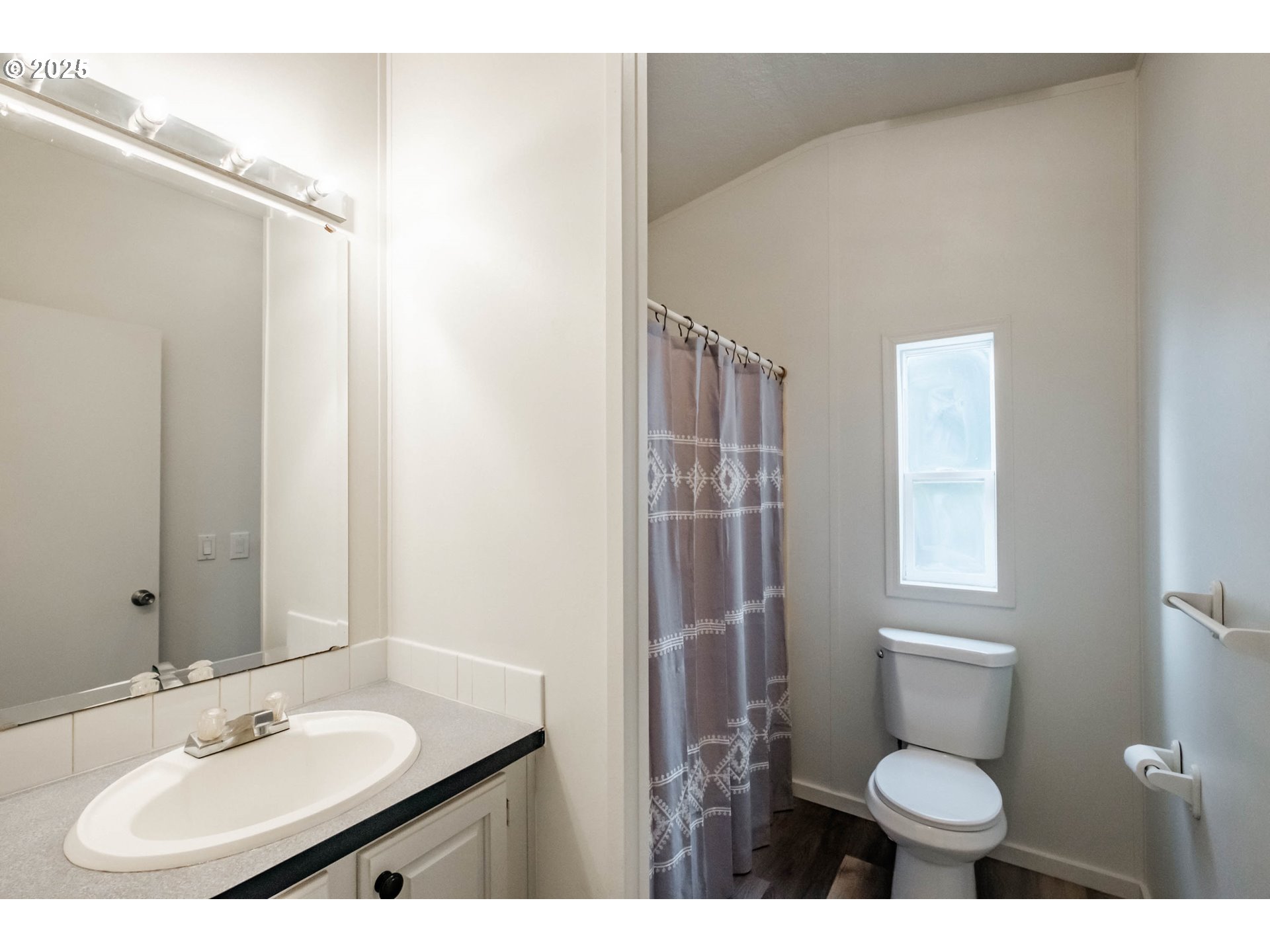 Woodburn, Oregon 97071, United States, 3 Bedrooms Bedrooms, ,2 BathroomsBathrooms,Residential,Active,164460