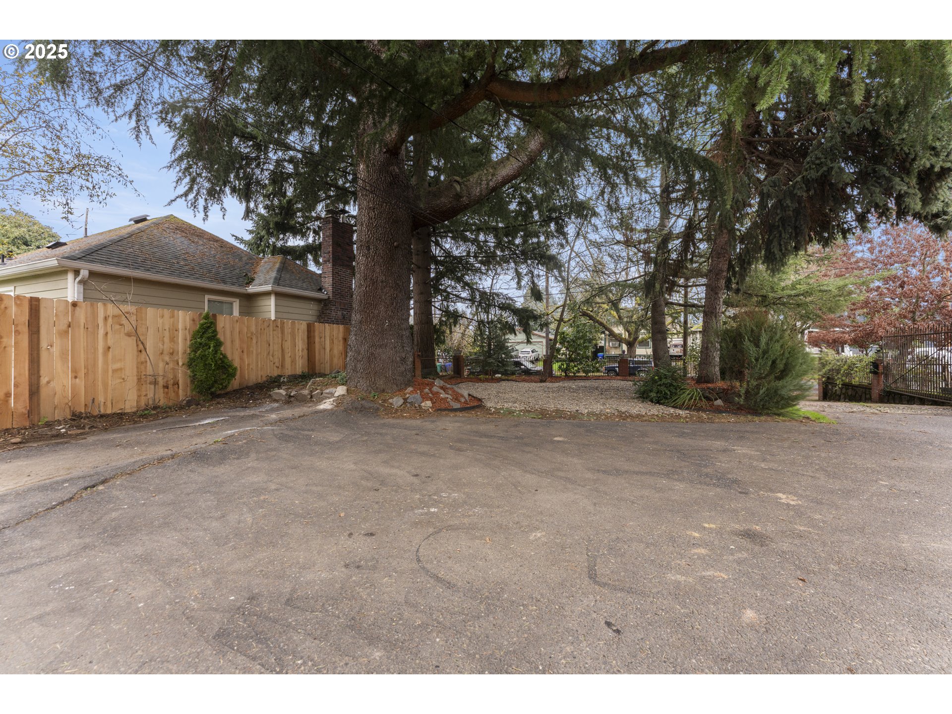 8767 N PENINSULAR AVE