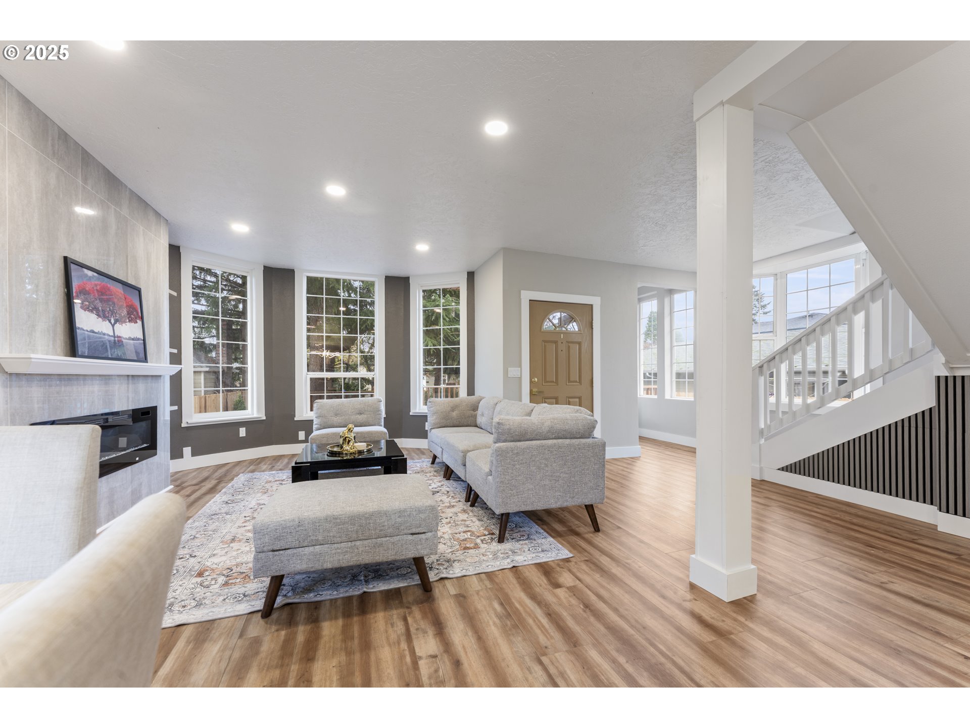 8767 N PENINSULAR AVE