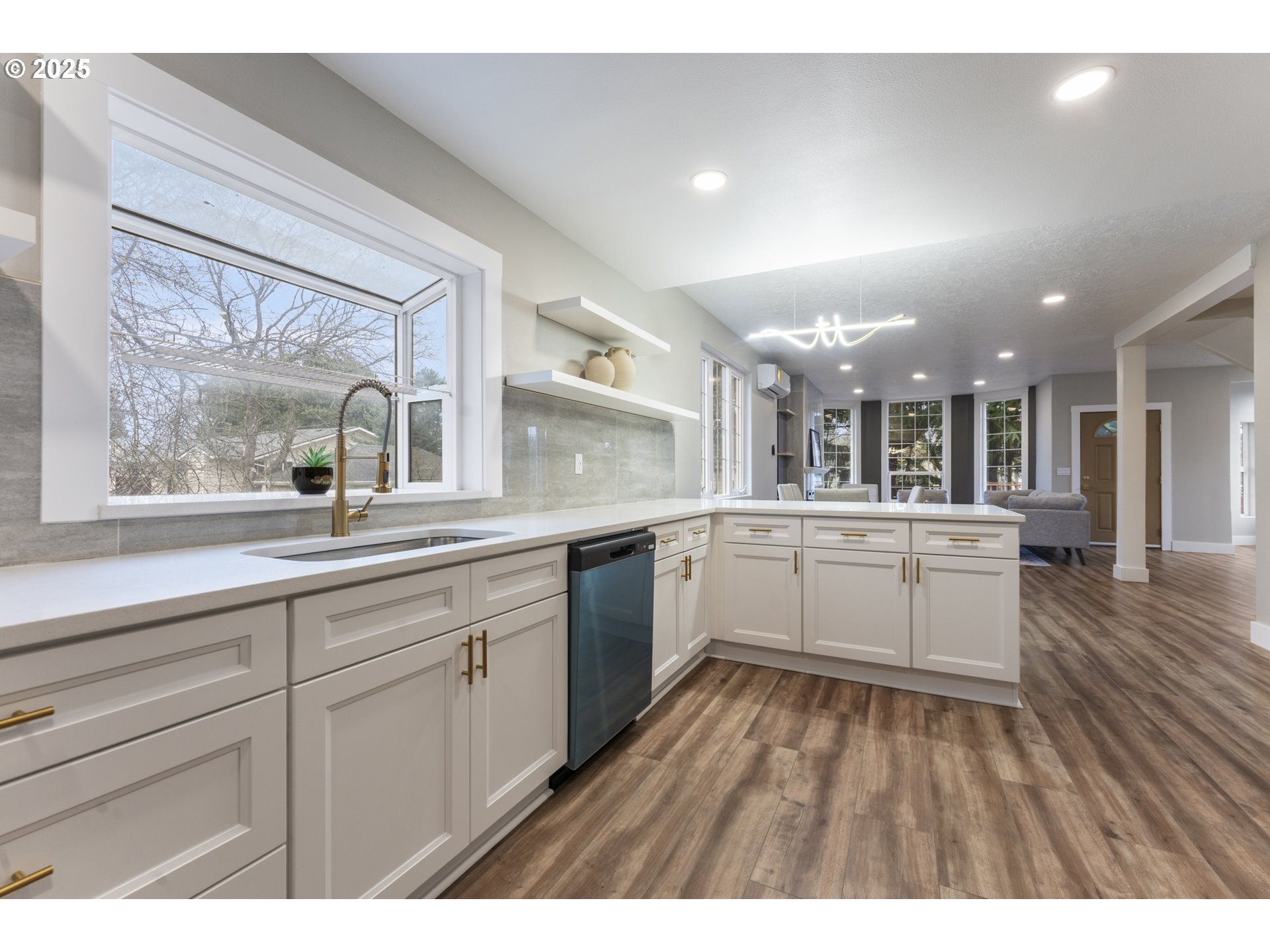 8767 N PENINSULAR AVE