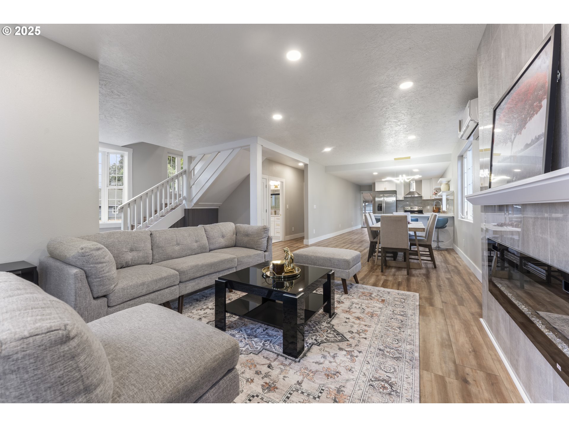 8767 N PENINSULAR AVE