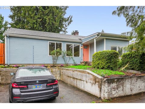 44 NE LOMBARD ST Portland OR 97211