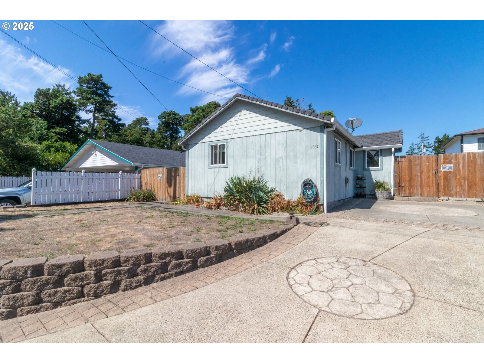 Florence, Oregon 97439, United States, 2 Bedrooms Bedrooms, ,1 BathroomBathrooms,Residential,Active,201951