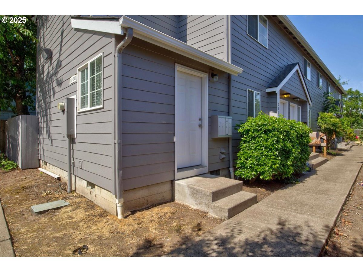 Photo 1 of 7 — 241 NW 25TH ST, Salem, OR 97301