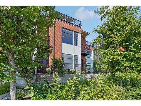 1740 NW RIVERSCAPE ST Portland OR 97209