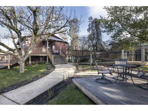 A home in Yamhill