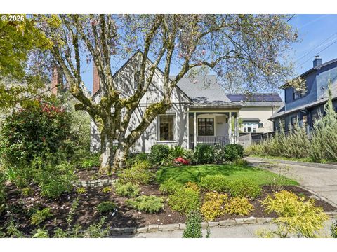3825 SE CARLTON ST Portland OR 97202