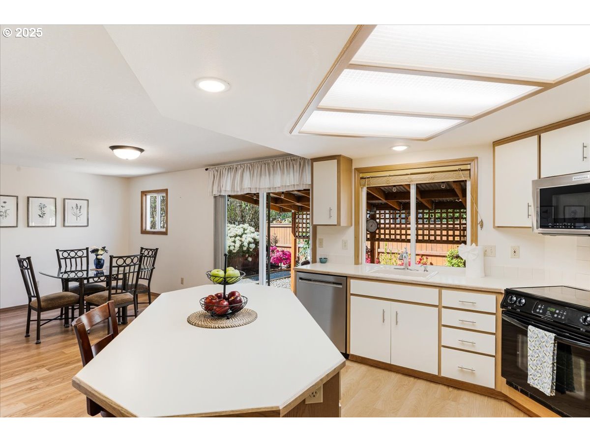 Portland, Oregon 97224, United States, 2 Bedrooms Bedrooms, ,2 BathroomsBathrooms,Residential,Pending,115441