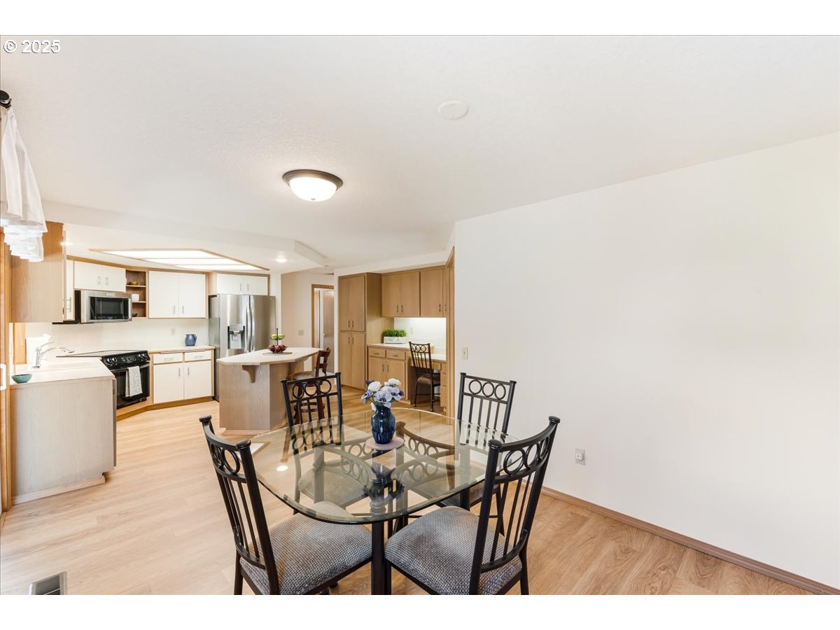 Portland, Oregon 97224, United States, 2 Bedrooms Bedrooms, ,2 BathroomsBathrooms,Residential,Pending,115441