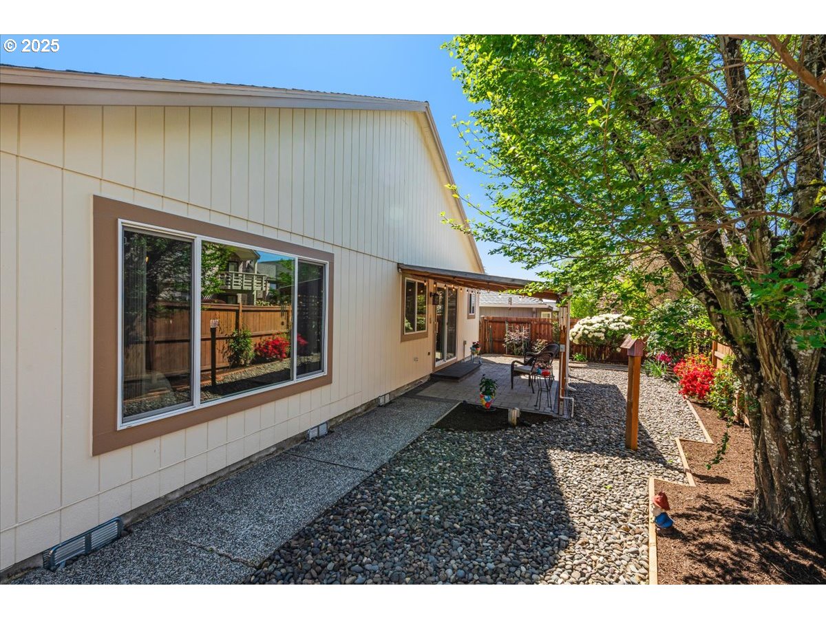 Portland, Oregon 97224, United States, 2 Bedrooms Bedrooms, ,2 BathroomsBathrooms,Residential,Pending,115441