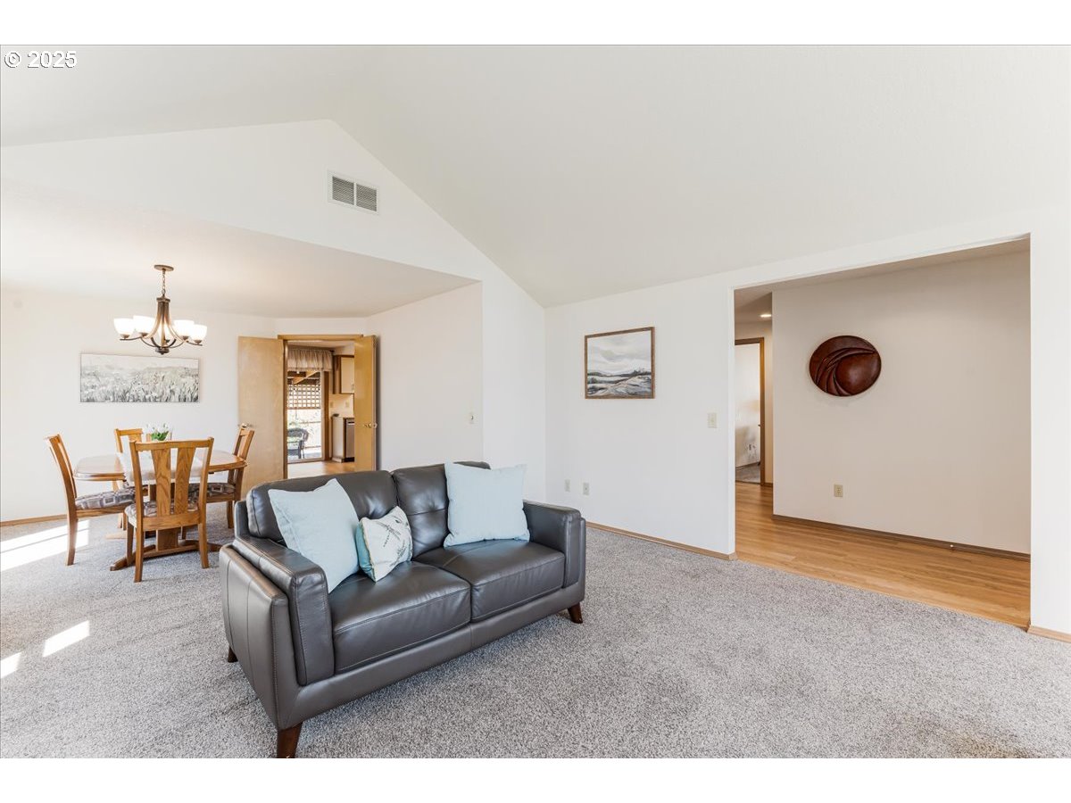 Portland, Oregon 97224, United States, 2 Bedrooms Bedrooms, ,2 BathroomsBathrooms,Residential,Pending,115441