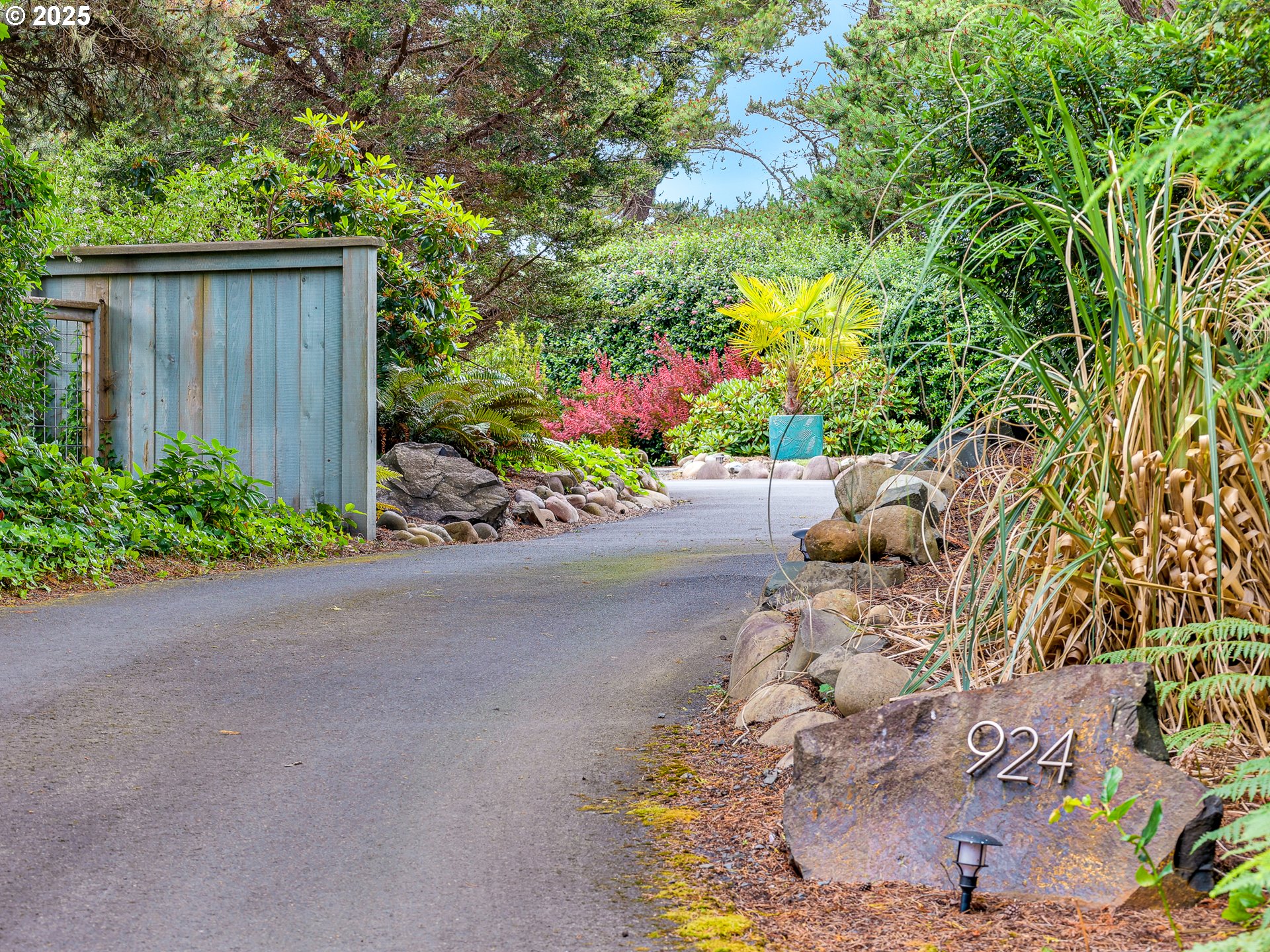 924 LITTLE BEACH DR