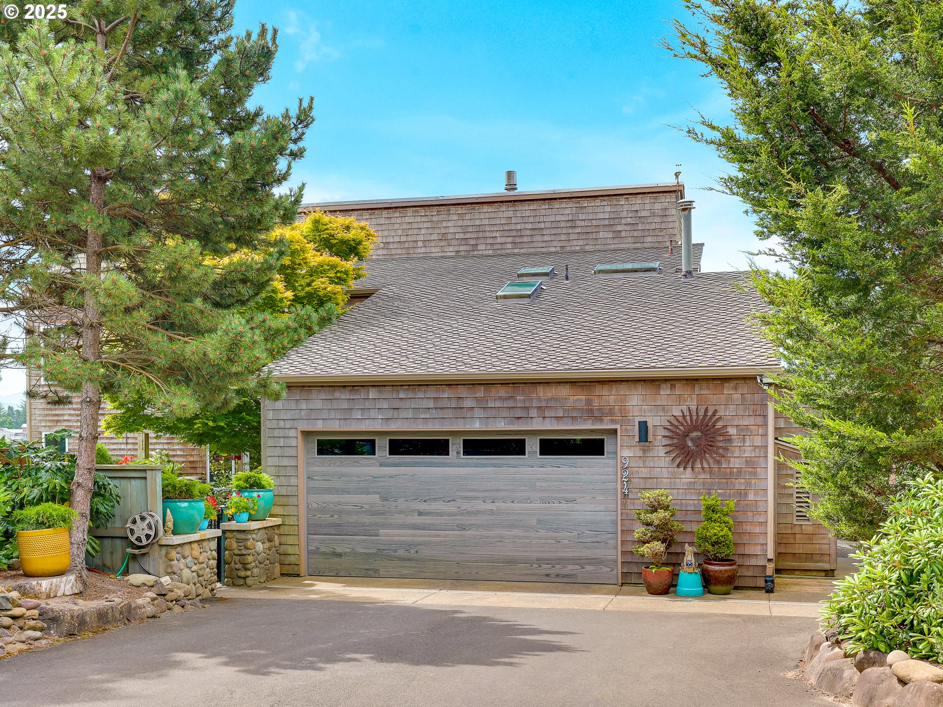 924 LITTLE BEACH DR