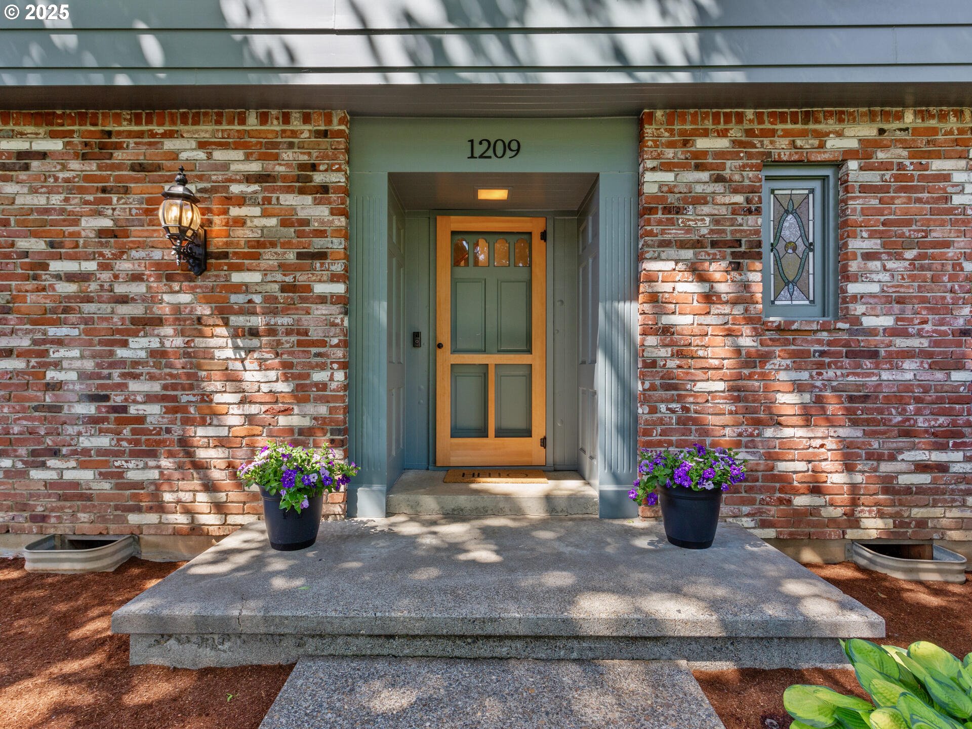 Lake Oswego, Oregon 97034, United States, 4 Bedrooms Bedrooms, ,3 BathroomsBathrooms,Residential,Pending,141086