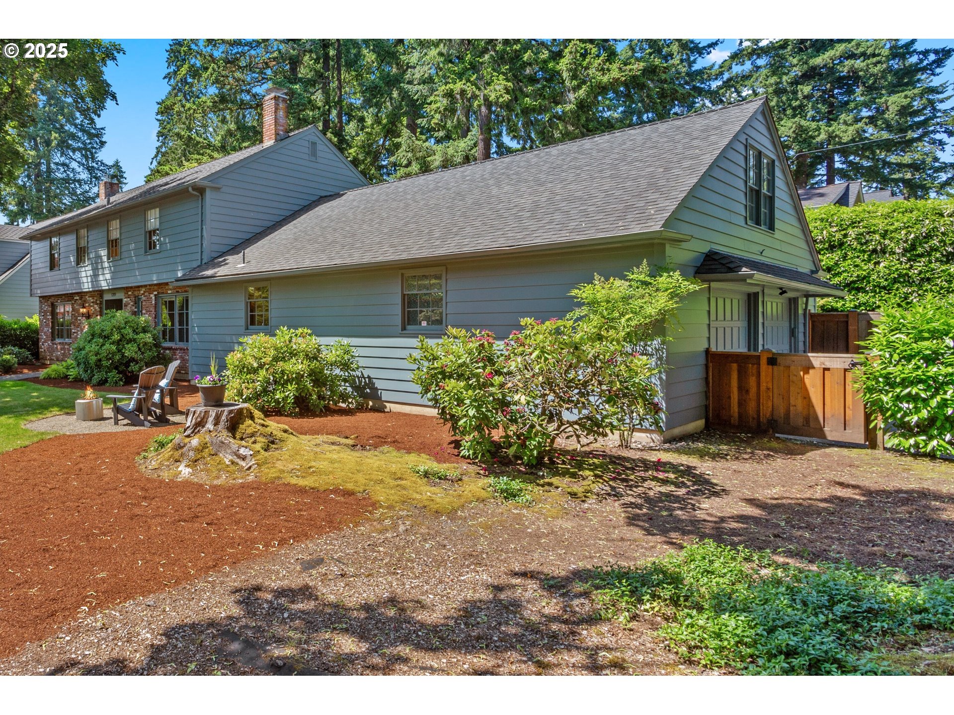 Lake Oswego, Oregon 97034, United States, 4 Bedrooms Bedrooms, ,3 BathroomsBathrooms,Residential,Pending,141086