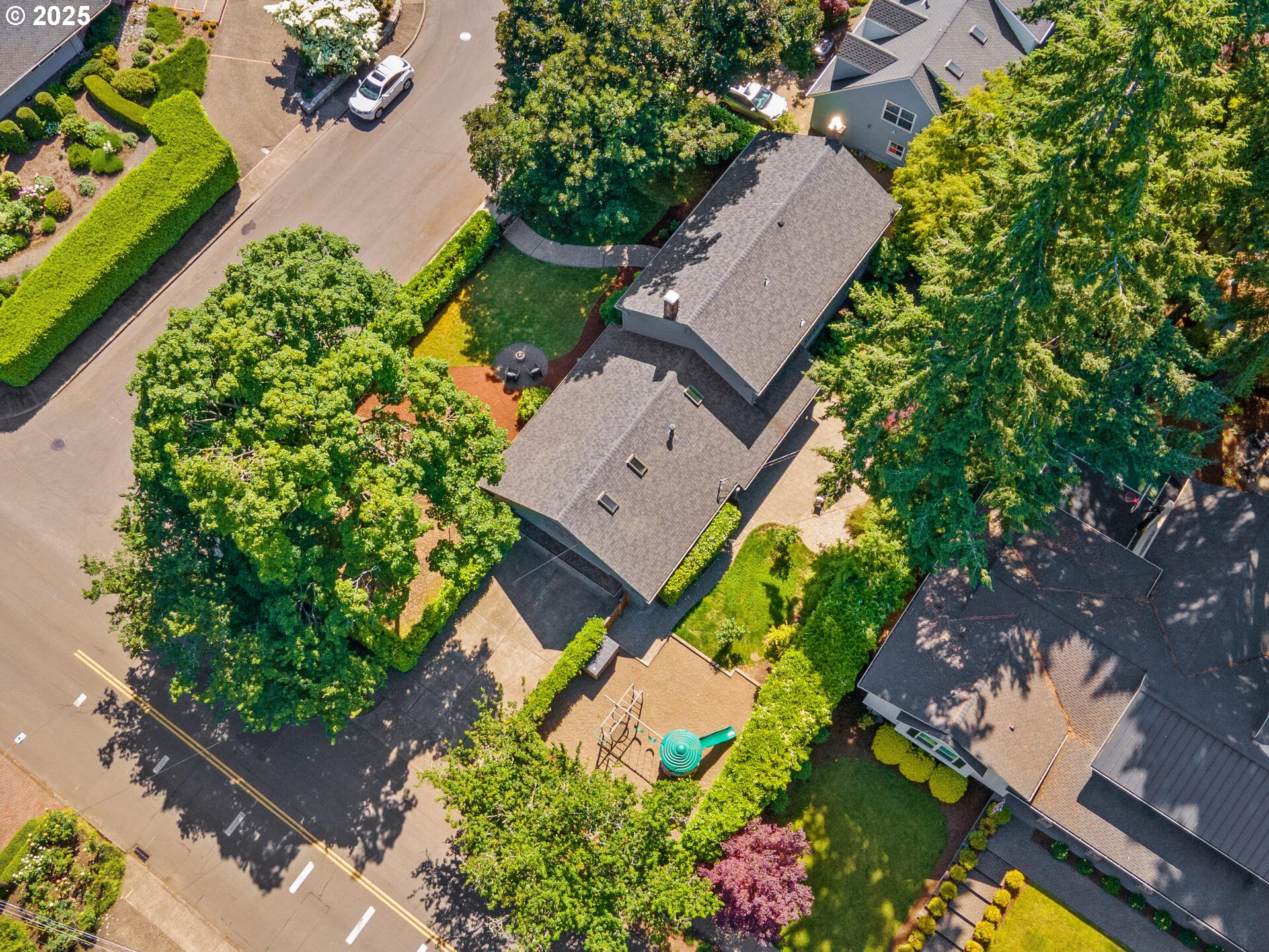 Lake Oswego, Oregon 97034, United States, 4 Bedrooms Bedrooms, ,3 BathroomsBathrooms,Residential,Pending,141086