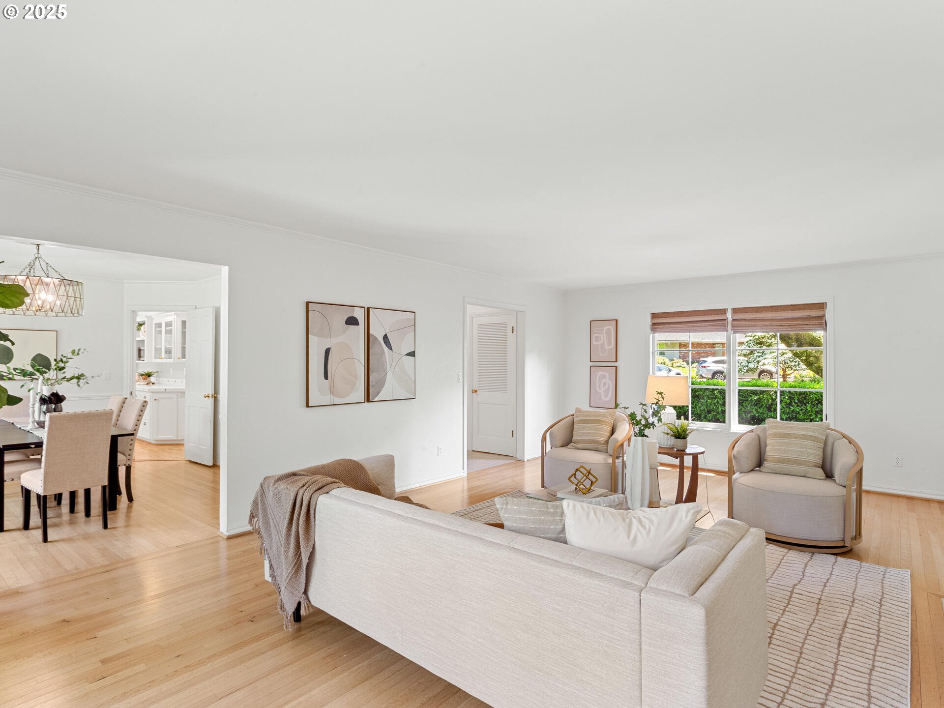 Lake Oswego, Oregon 97034, United States, 4 Bedrooms Bedrooms, ,3 BathroomsBathrooms,Residential,Pending,141086