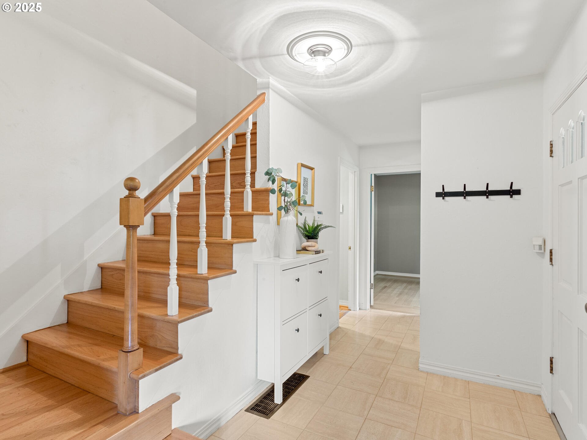 Lake Oswego, Oregon 97034, United States, 4 Bedrooms Bedrooms, ,3 BathroomsBathrooms,Residential,Pending,141086