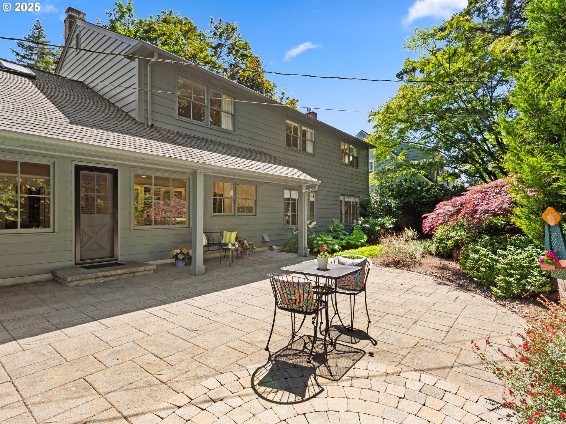 Lake Oswego, Oregon 97034, United States, 4 Bedrooms Bedrooms, ,3 BathroomsBathrooms,Residential,Pending,141086