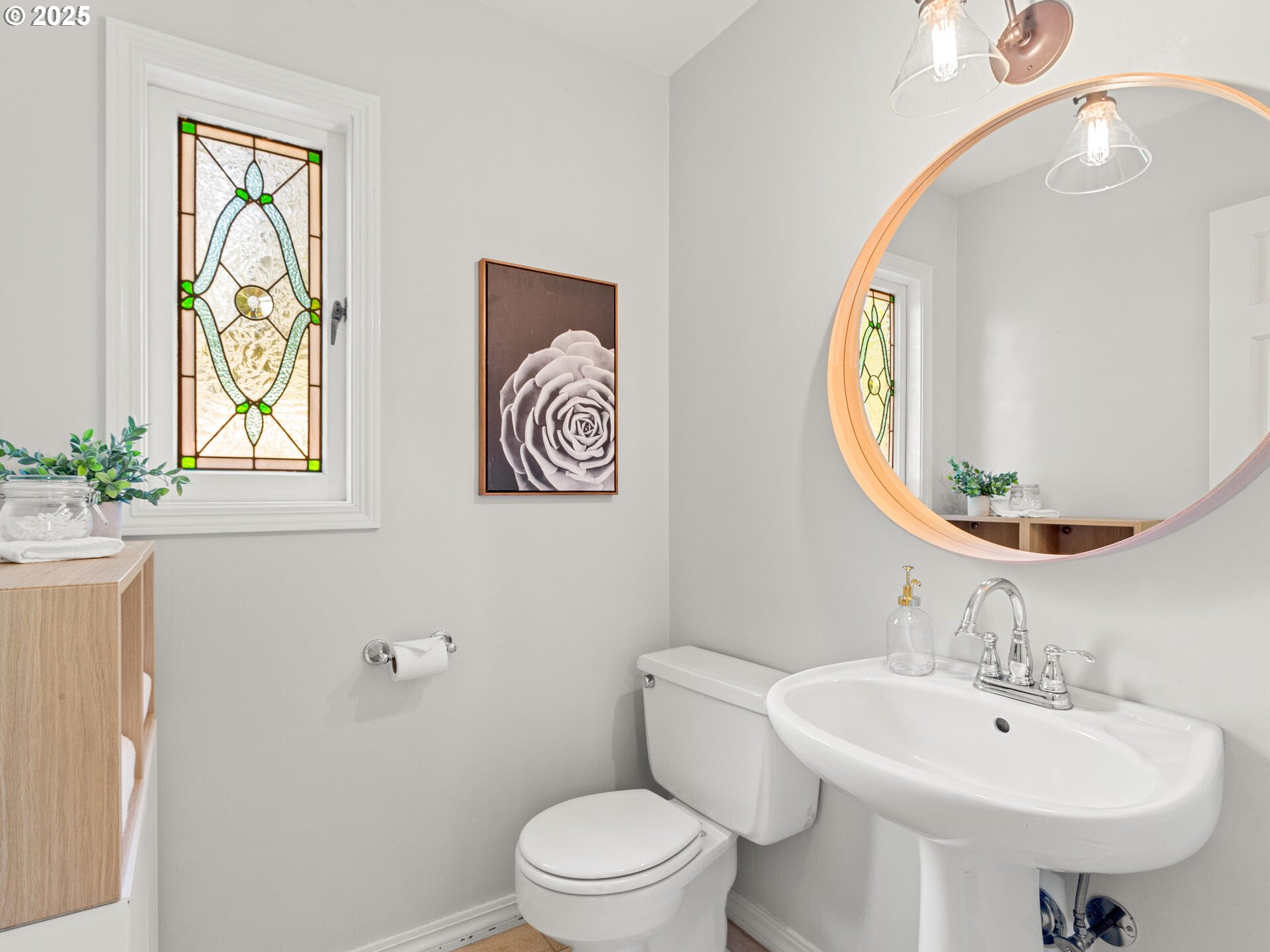 Lake Oswego, Oregon 97034, United States, 4 Bedrooms Bedrooms, ,3 BathroomsBathrooms,Residential,Pending,141086