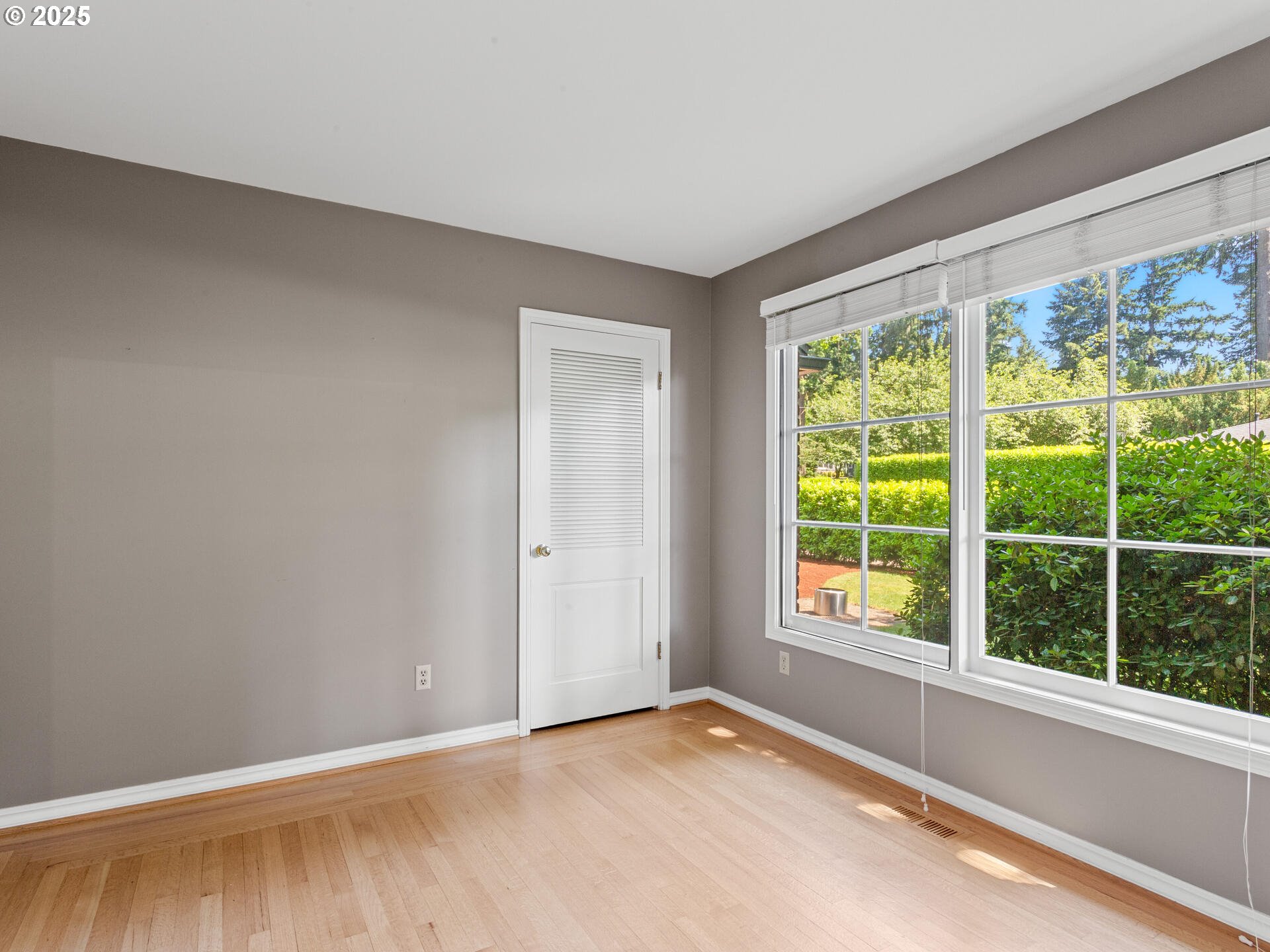 Lake Oswego, Oregon 97034, United States, 4 Bedrooms Bedrooms, ,3 BathroomsBathrooms,Residential,Pending,141086