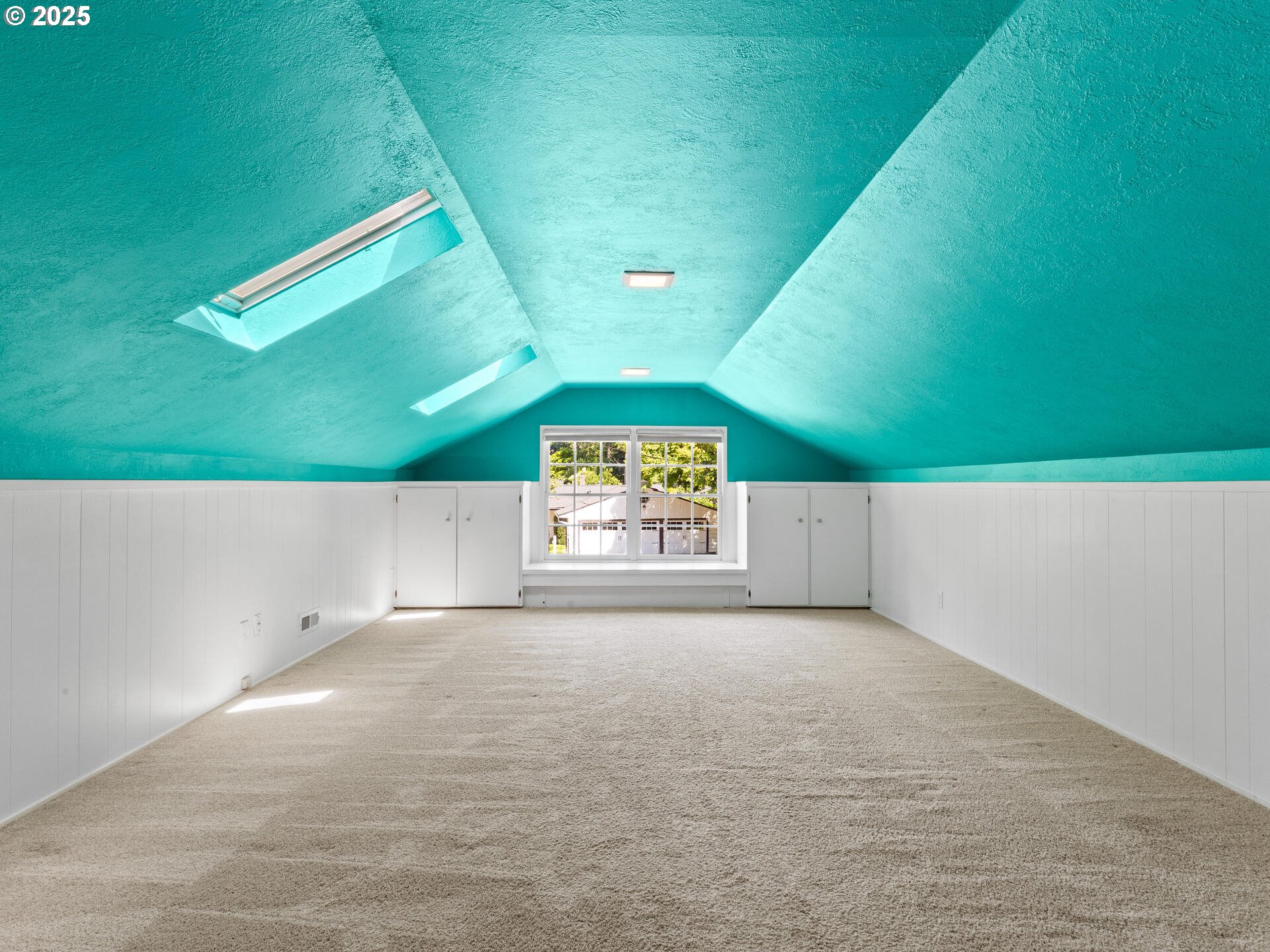 Lake Oswego, Oregon 97034, United States, 4 Bedrooms Bedrooms, ,3 BathroomsBathrooms,Residential,Pending,141086