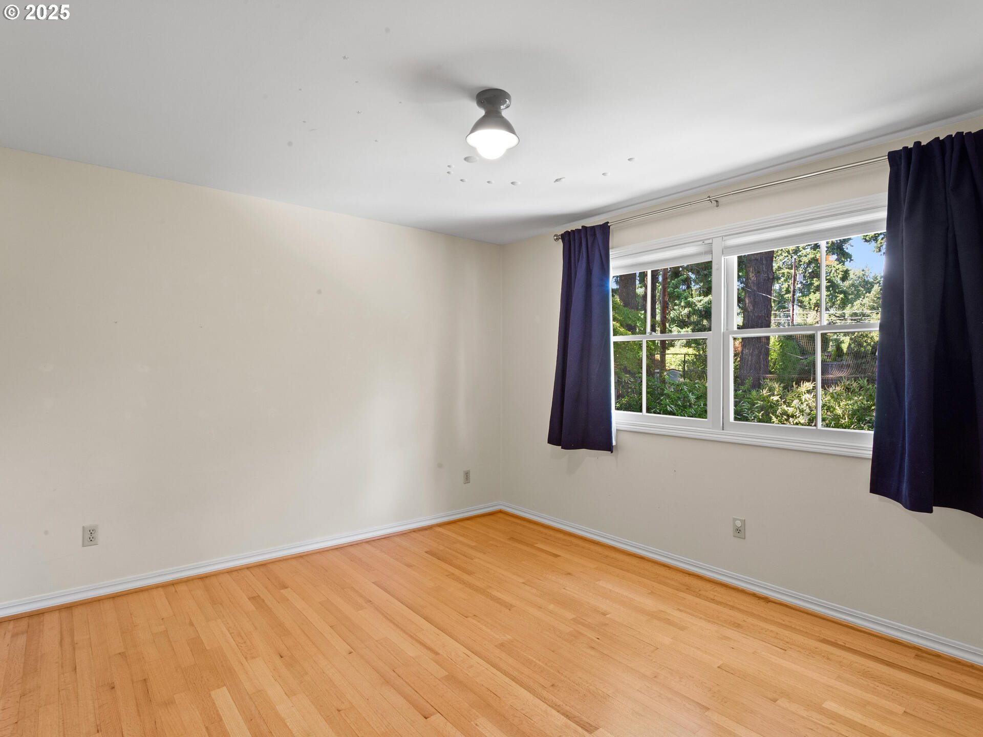 Lake Oswego, Oregon 97034, United States, 4 Bedrooms Bedrooms, ,3 BathroomsBathrooms,Residential,Pending,141086