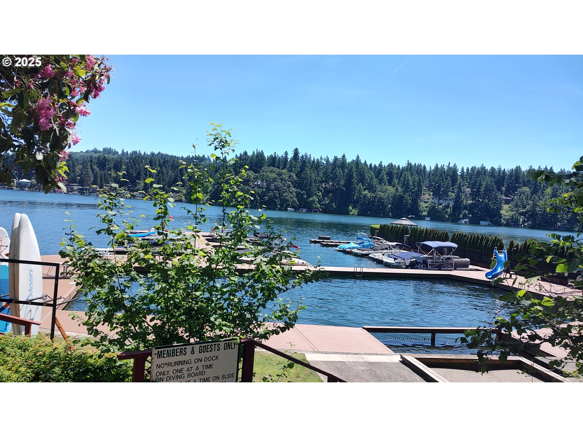 Lake Oswego, Oregon 97034, United States, 4 Bedrooms Bedrooms, ,3 BathroomsBathrooms,Residential,Pending,141086