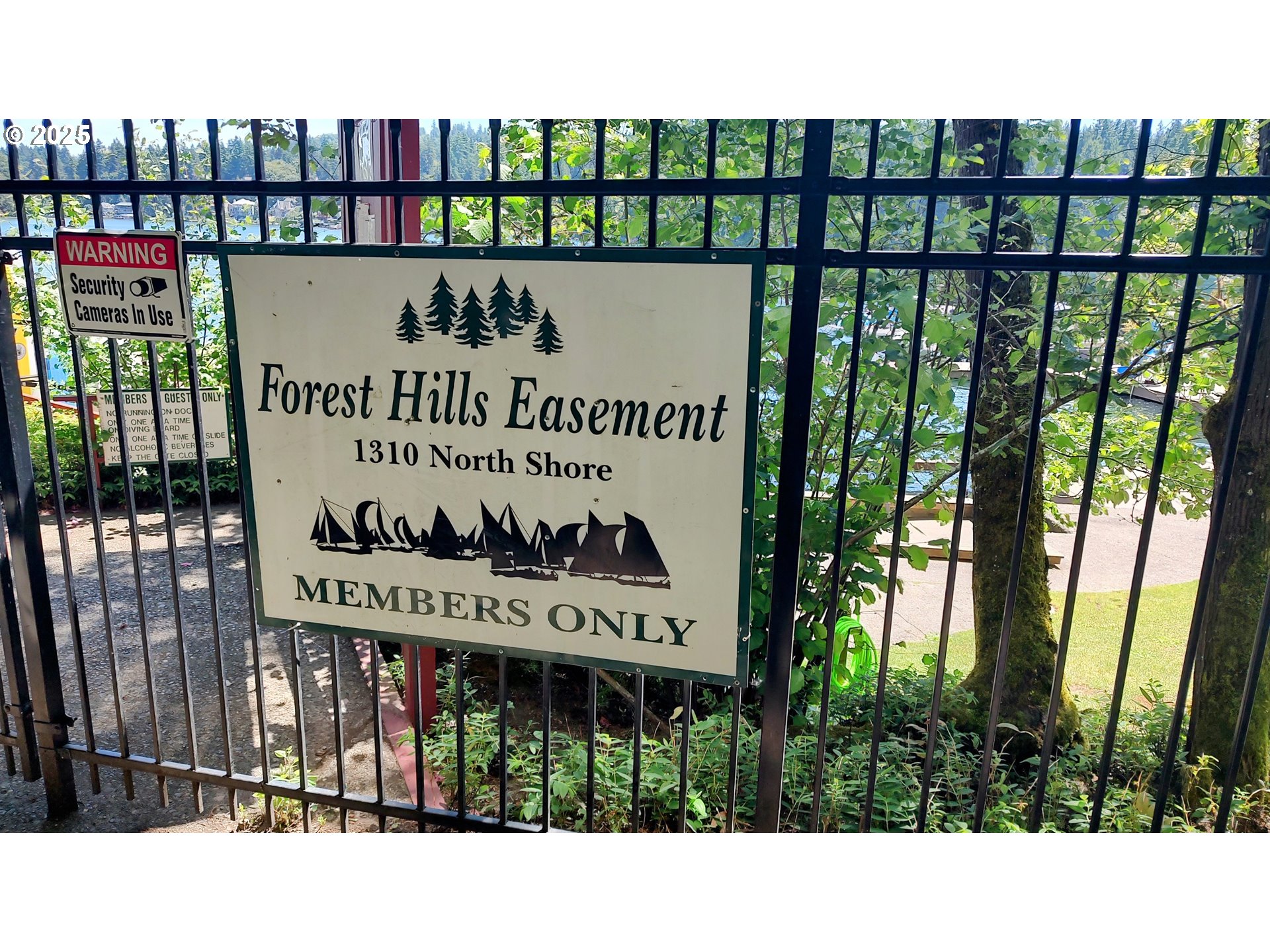 Lake Oswego, Oregon 97034, United States, 4 Bedrooms Bedrooms, ,3 BathroomsBathrooms,Residential,Pending,141086