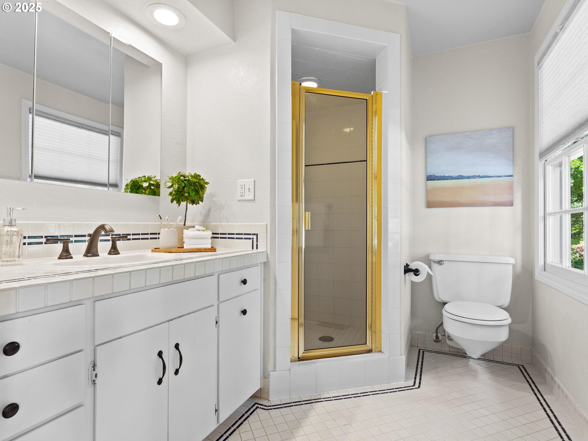 Lake Oswego, Oregon 97034, United States, 4 Bedrooms Bedrooms, ,3 BathroomsBathrooms,Residential,Pending,141086