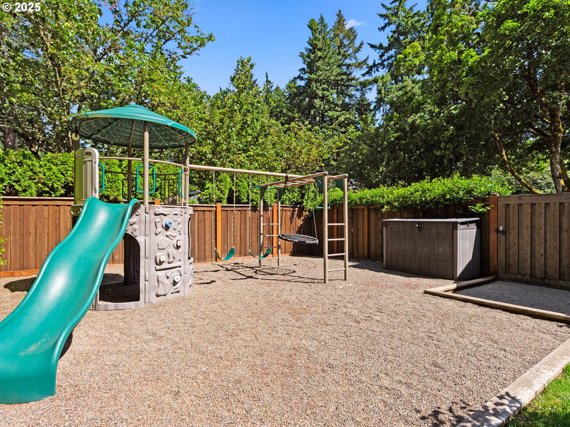 Lake Oswego, Oregon 97034, United States, 4 Bedrooms Bedrooms, ,3 BathroomsBathrooms,Residential,Pending,141086