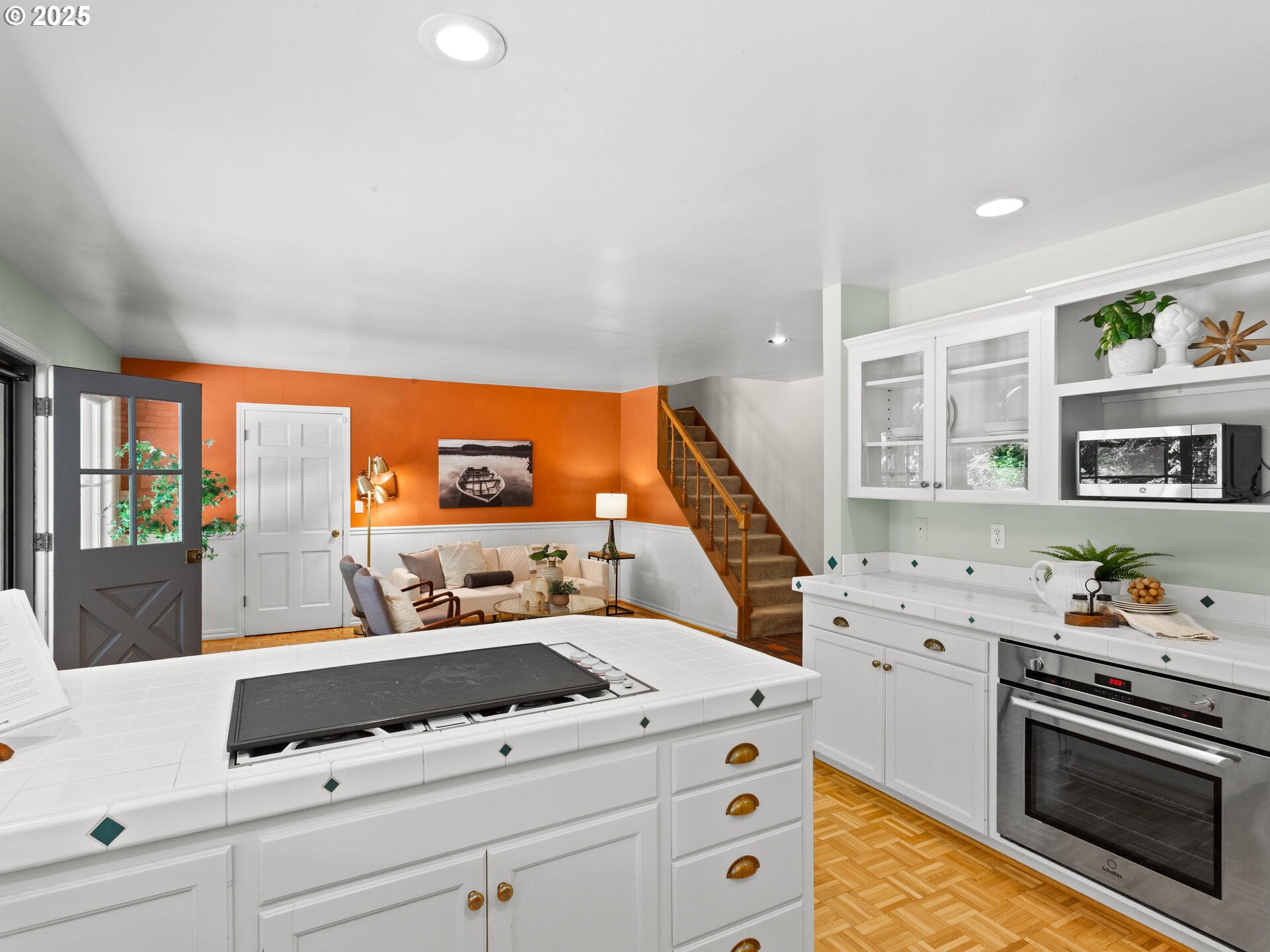 Lake Oswego, Oregon 97034, United States, 4 Bedrooms Bedrooms, ,3 BathroomsBathrooms,Residential,Pending,141086